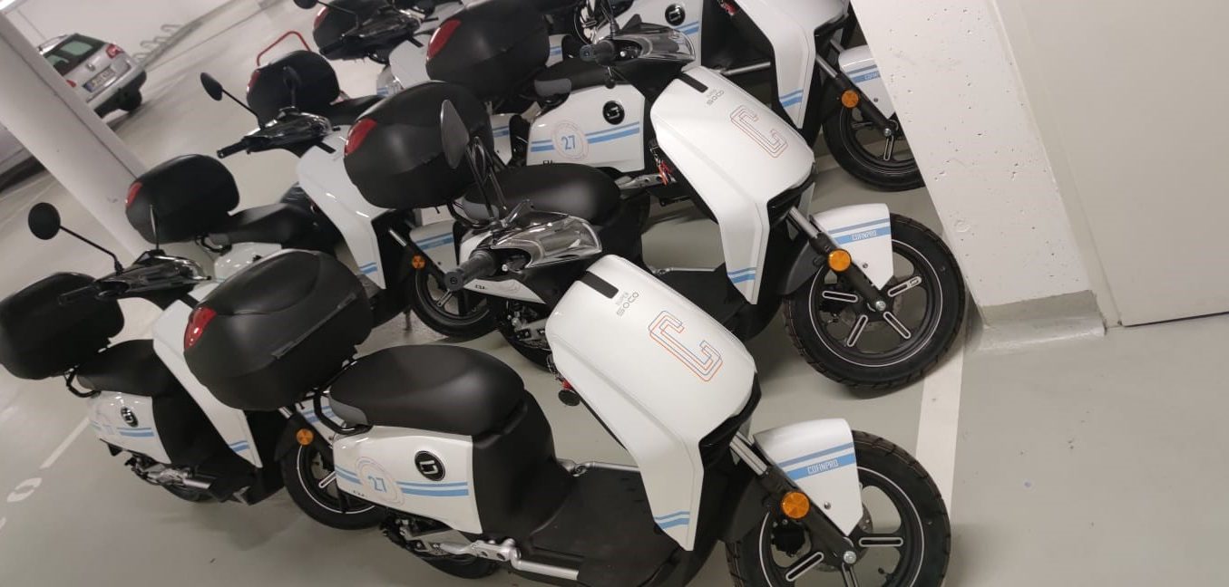 Cofinpro AG – Flottenfolierung Roller und Helme