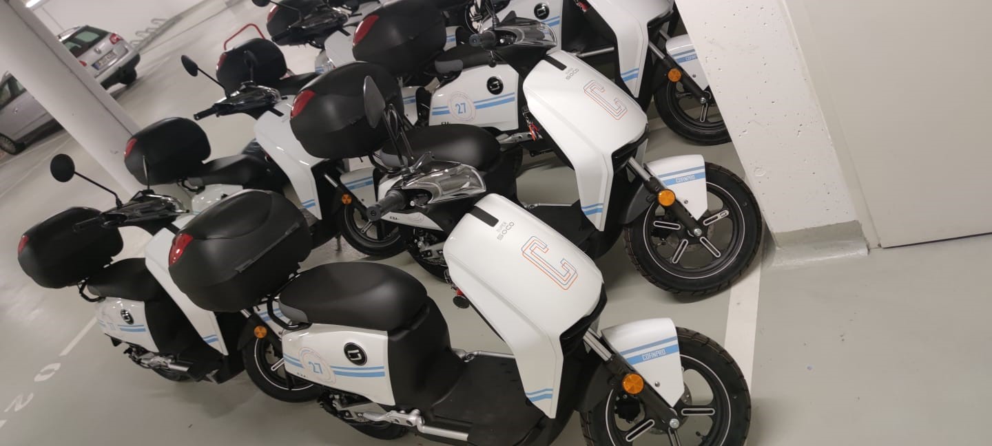 Cofinpro AG – Flottenfolierung Roller und Helme