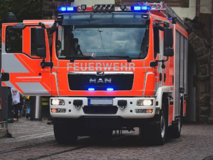 Warnmarkierung für Feuerwehrfahrzeuge nach DIN 14502-3