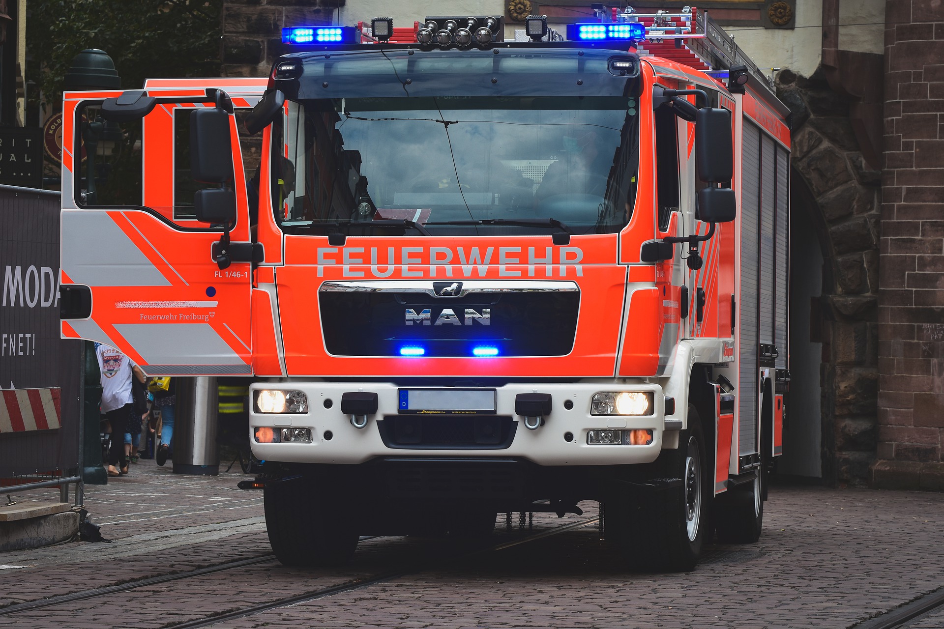 Warnmarkierung für Feuerwehrfahrzeuge nach DIN 14502-3